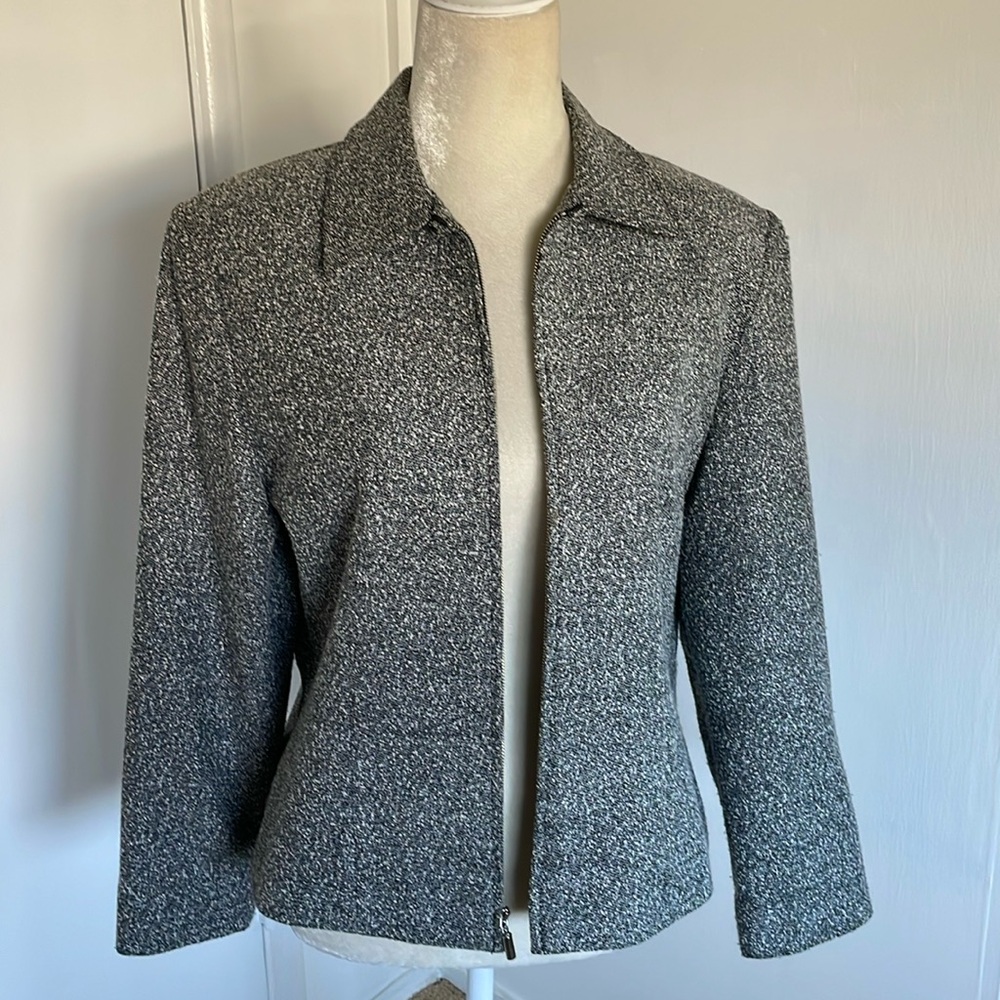 BRIGGS Petite women’s zip up jacket.